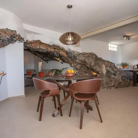 Spectacular Cave With Two Large Terraces *